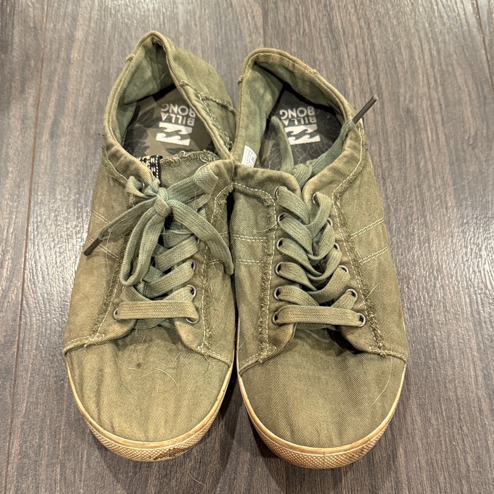 Billabong Green Casual Shoes size 9 8:20